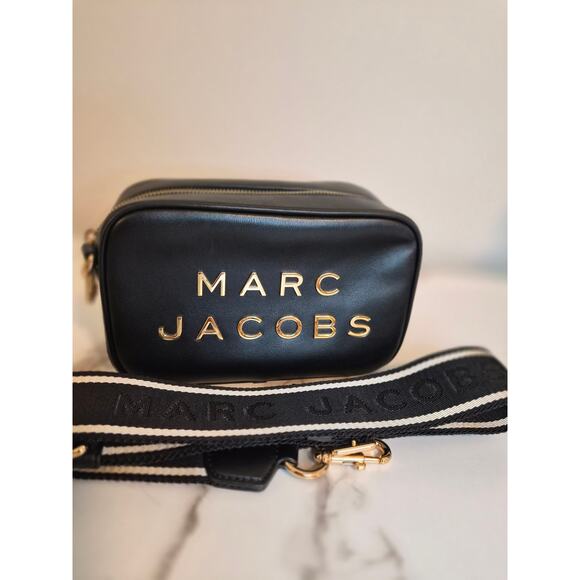 Marc Jacobs Perfect Flash Leather Black and Gold Camera Bag - Picture 1 of 4